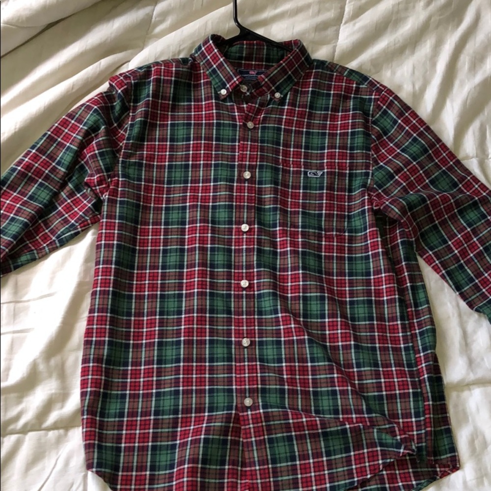 Men’s Vineyard Vines button down shirt